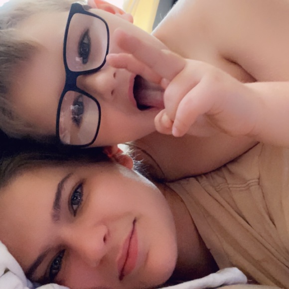 Meet your Posher, Nicole - Picture 2 of 2